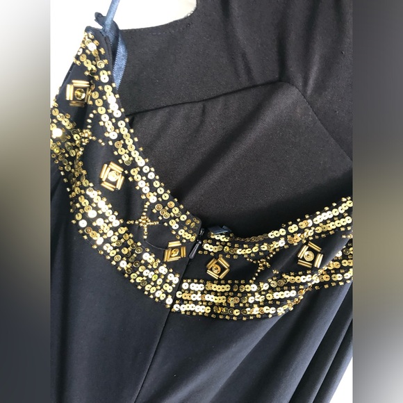 Dark Blue, size 0 dress. Worn once. Perfect for prom or a wedding. - Picture 3 of 6